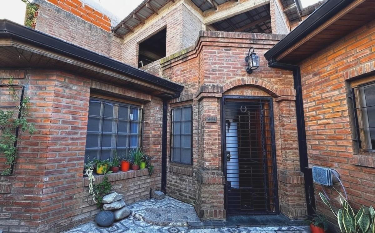 Foto de CASA EN 2 PLANTAS 3 AMBIENTES CON COCHERA Y PATIO, imagen 1