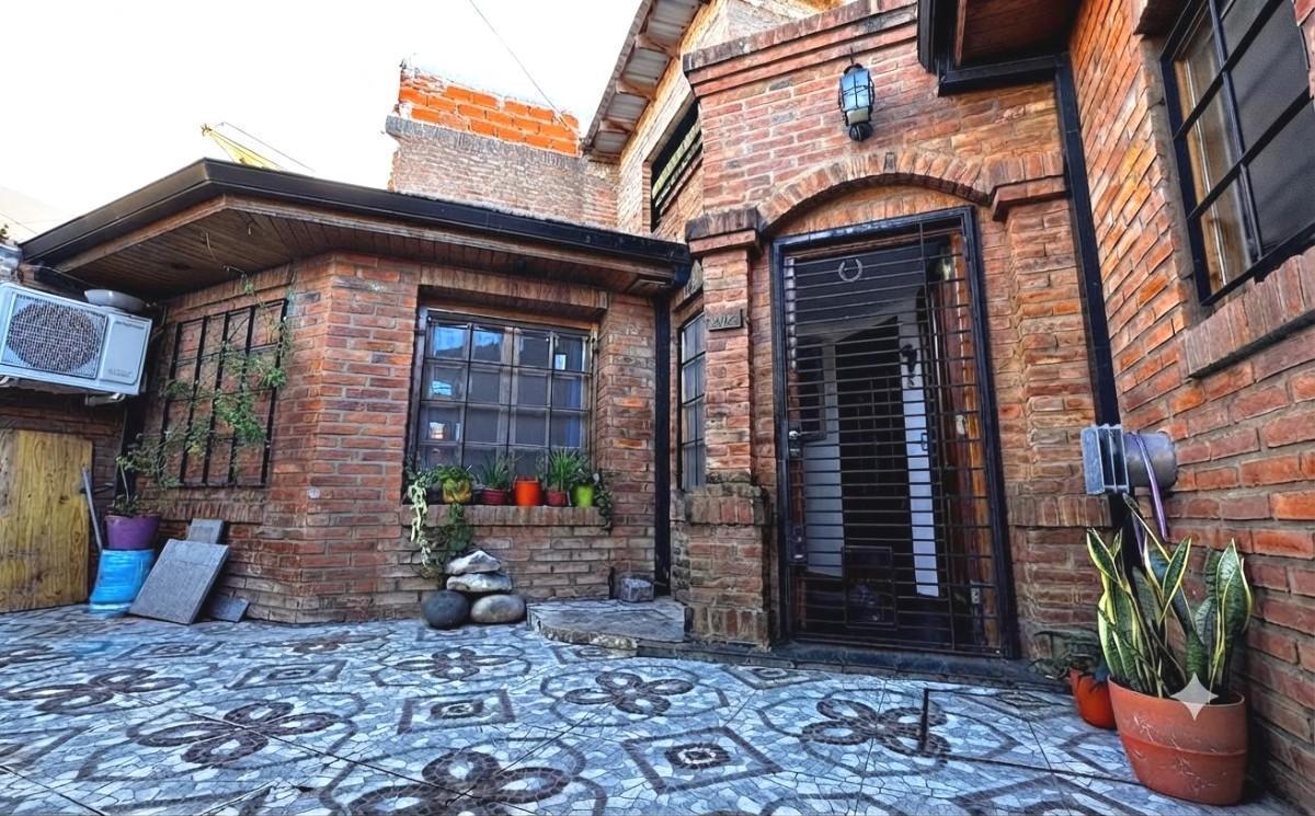 Foto de CASA EN 2 PLANTAS 3 AMBIENTES CON COCHERA Y PATIO, imagen 3