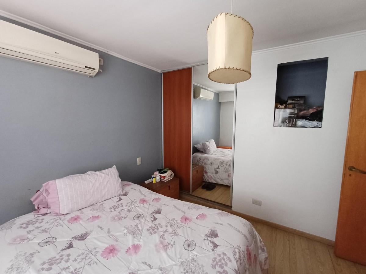 Foto de CASA EN VENTA DE DOS PLANTAS EN ESQUINA CON PARQUE Y GARAGE. BERNAL, imagen 5