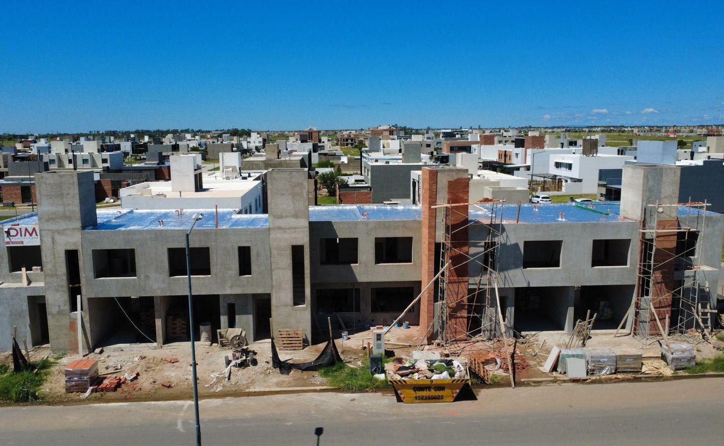 VENTA DUPLEX COLINAS DE MANANTIALES 3 DORMITORIOS