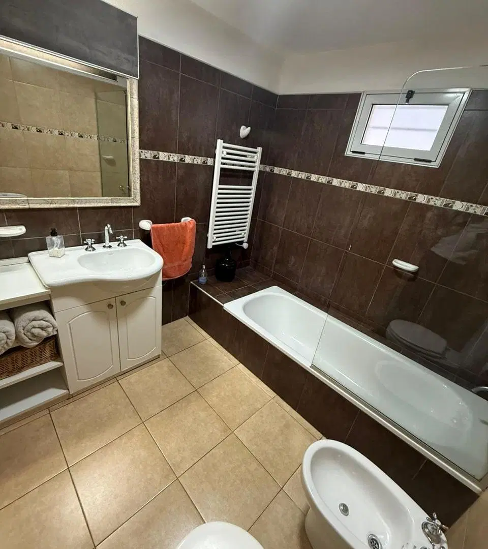 ALQUILER CASA 4 DORMITORIOS EN QUINTAS DE ITALIA 2 ZONA SUR 3
