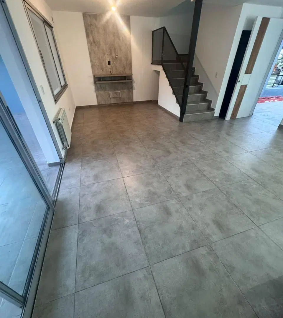 ALQUILER DUPLEX 3 DORMITORIOS EN LOMAS DE MANANTIALES 2