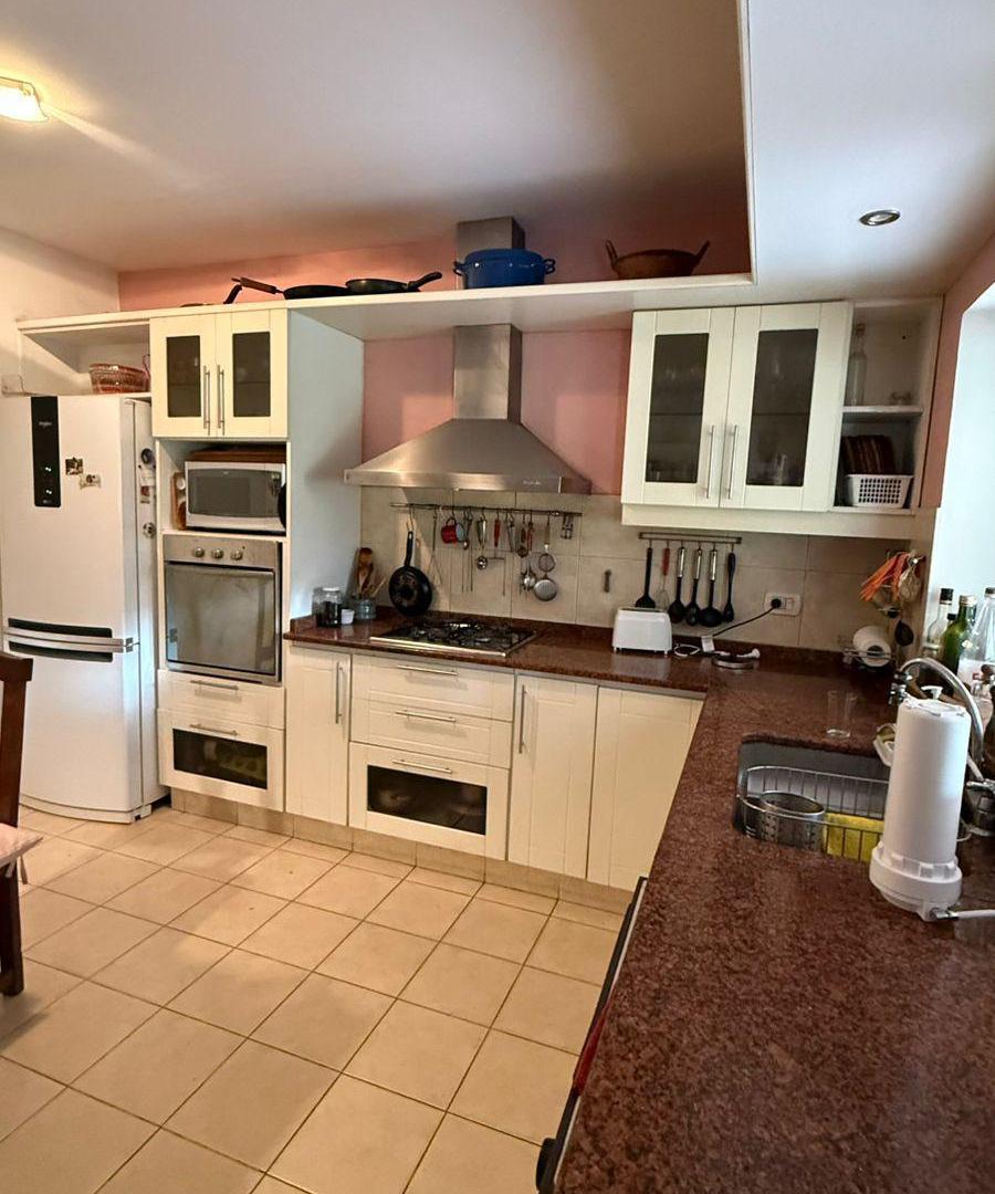 Foto de VENTA CASA ESQUINA 5 DORMITORIOS PISCINA EN VILLA CABRERA, imagen 1