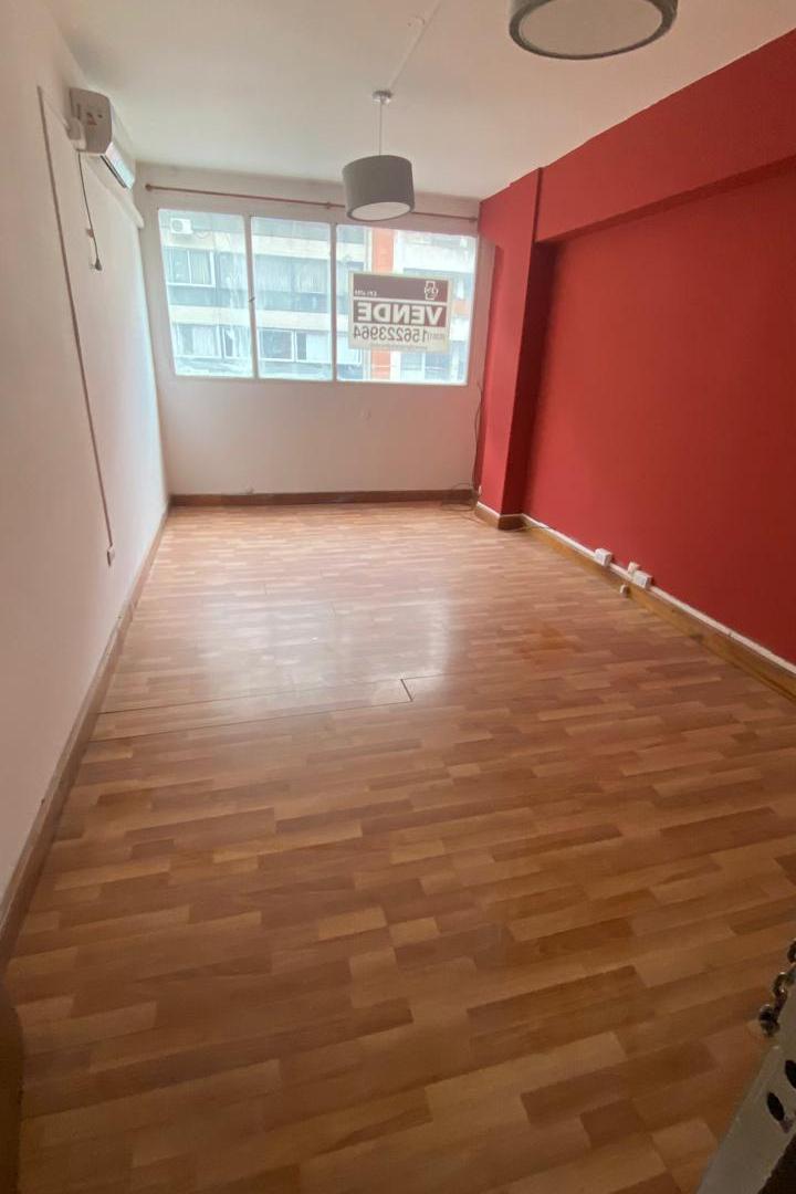 Foto de VENTA OFICINA IMPERDIBLE SOBRE AVENIDA COLON CENTRO, imagen 4