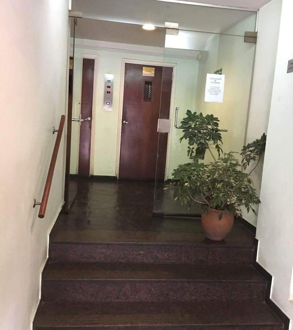 Foto de VENTA OFICINA IMPERDIBLE SOBRE AVENIDA COLON CENTRO, imagen 3