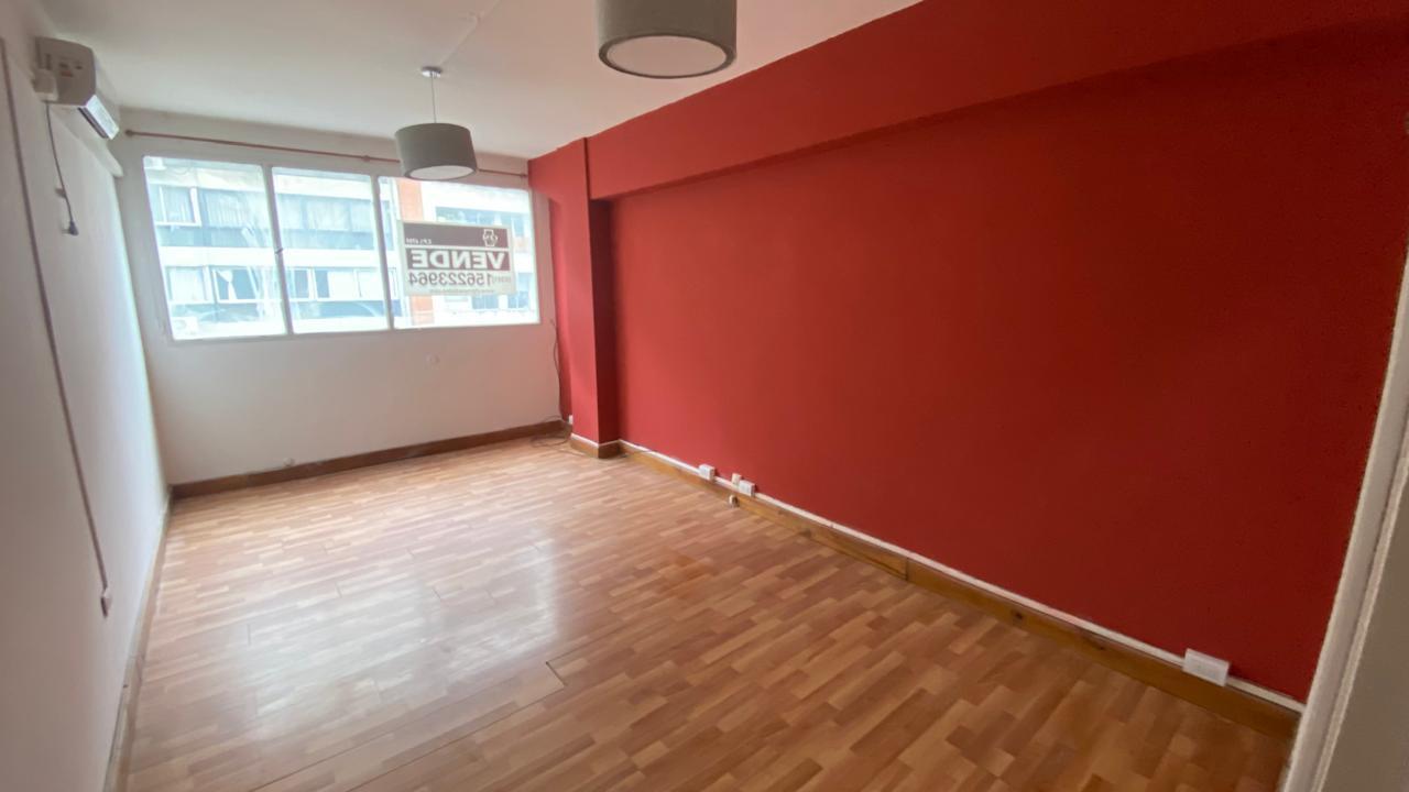 Foto de VENTA OFICINA IMPERDIBLE SOBRE AVENIDA COLON CENTRO, imagen 2