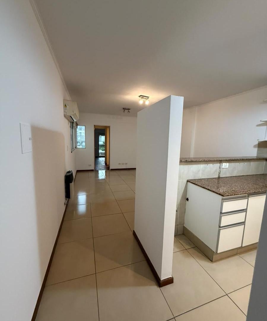 Foto de Departamento un dormitorio con cochera en alquiler, imagen 1
