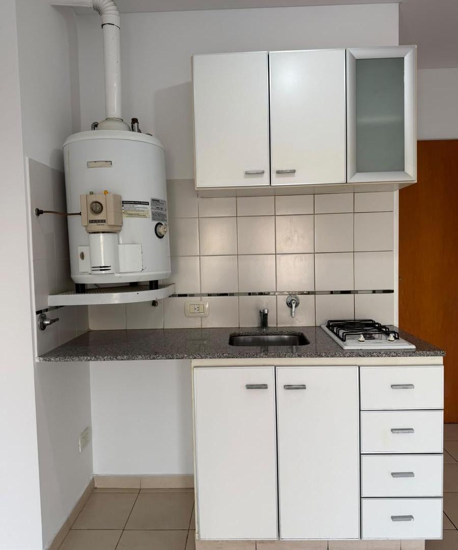 Foto de Departamento monoambiente al frente en alquiler, imagen 3