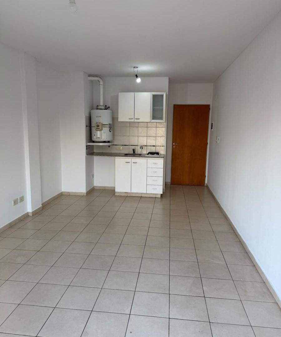 Foto de Departamento monoambiente al frente en alquiler, imagen 1
