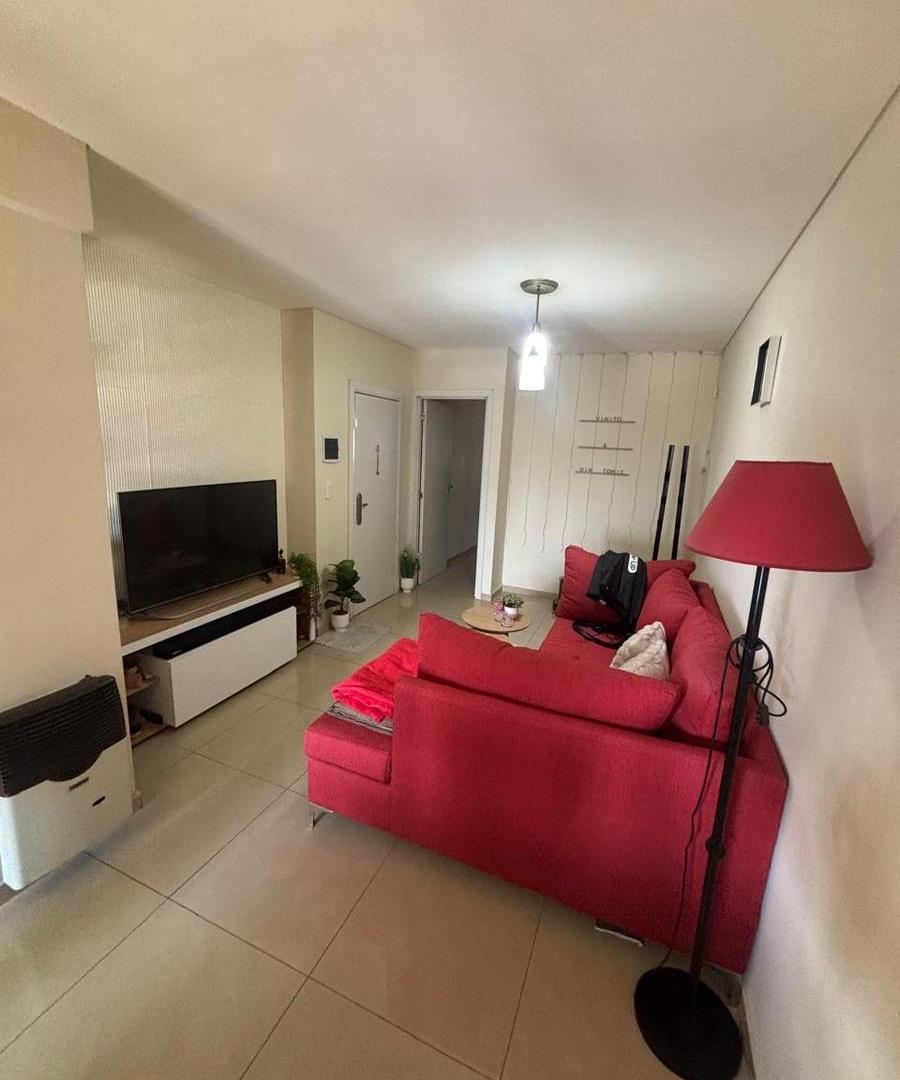 Foto de Departamento de dos dormitorios con cochera en venta, imagen 3
