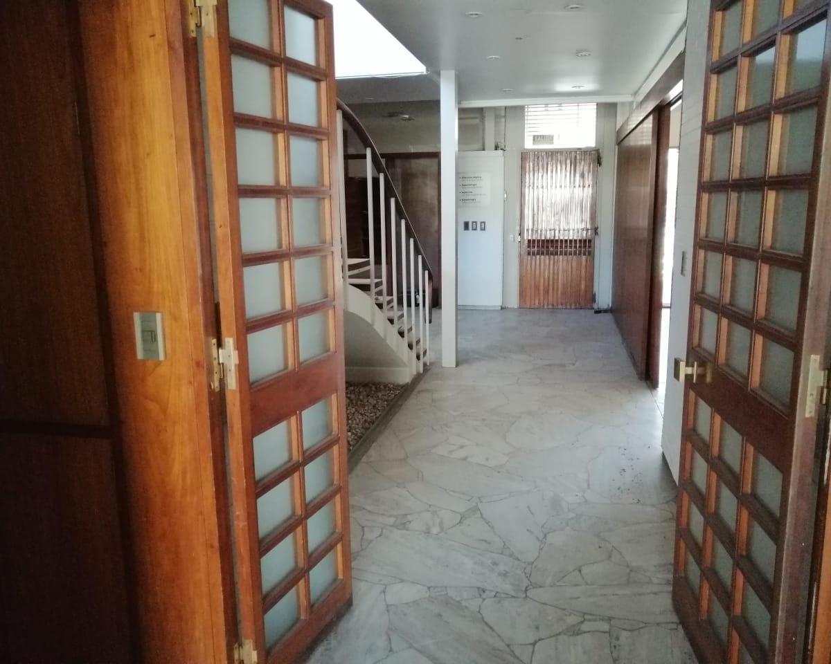 Importante Casa en Venta Sobre Av Emilio Civit 5