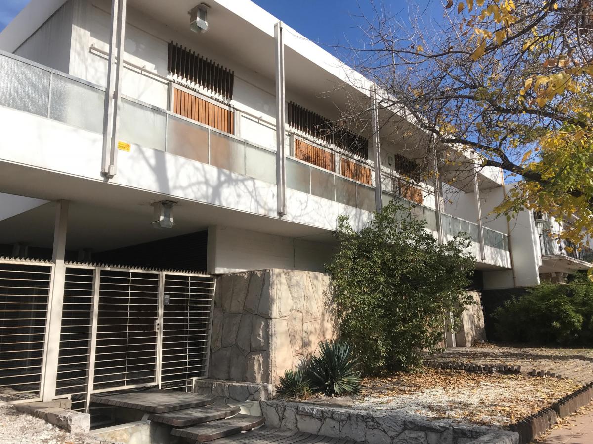 Importante Casa en Venta Sobre Av Emilio Civit 3