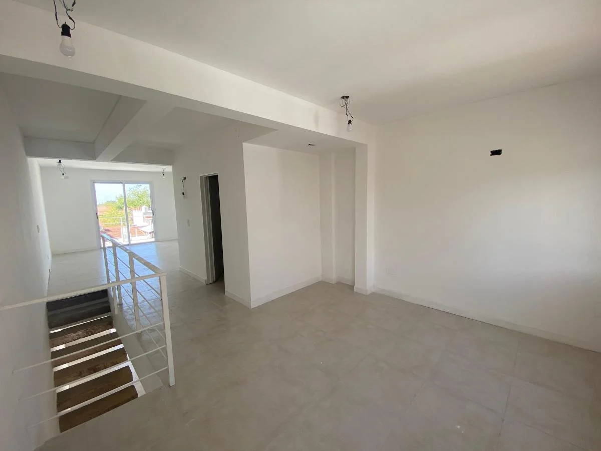 Duplex a Estrenar en Complejo Cerrado. Amplio y Luminoso! 4