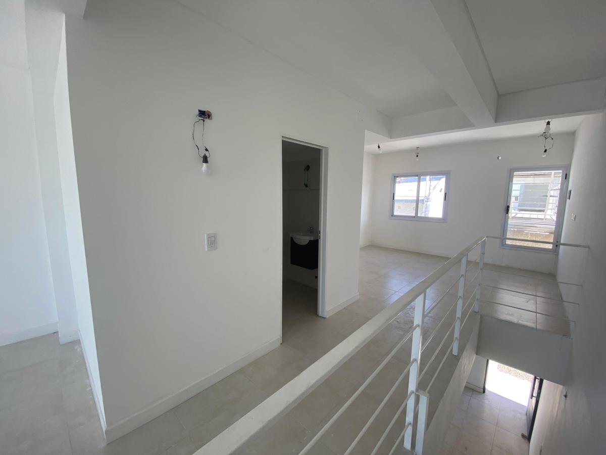 Duplex a Estrenar en Complejo Cerrado. Amplio y Luminoso! 5