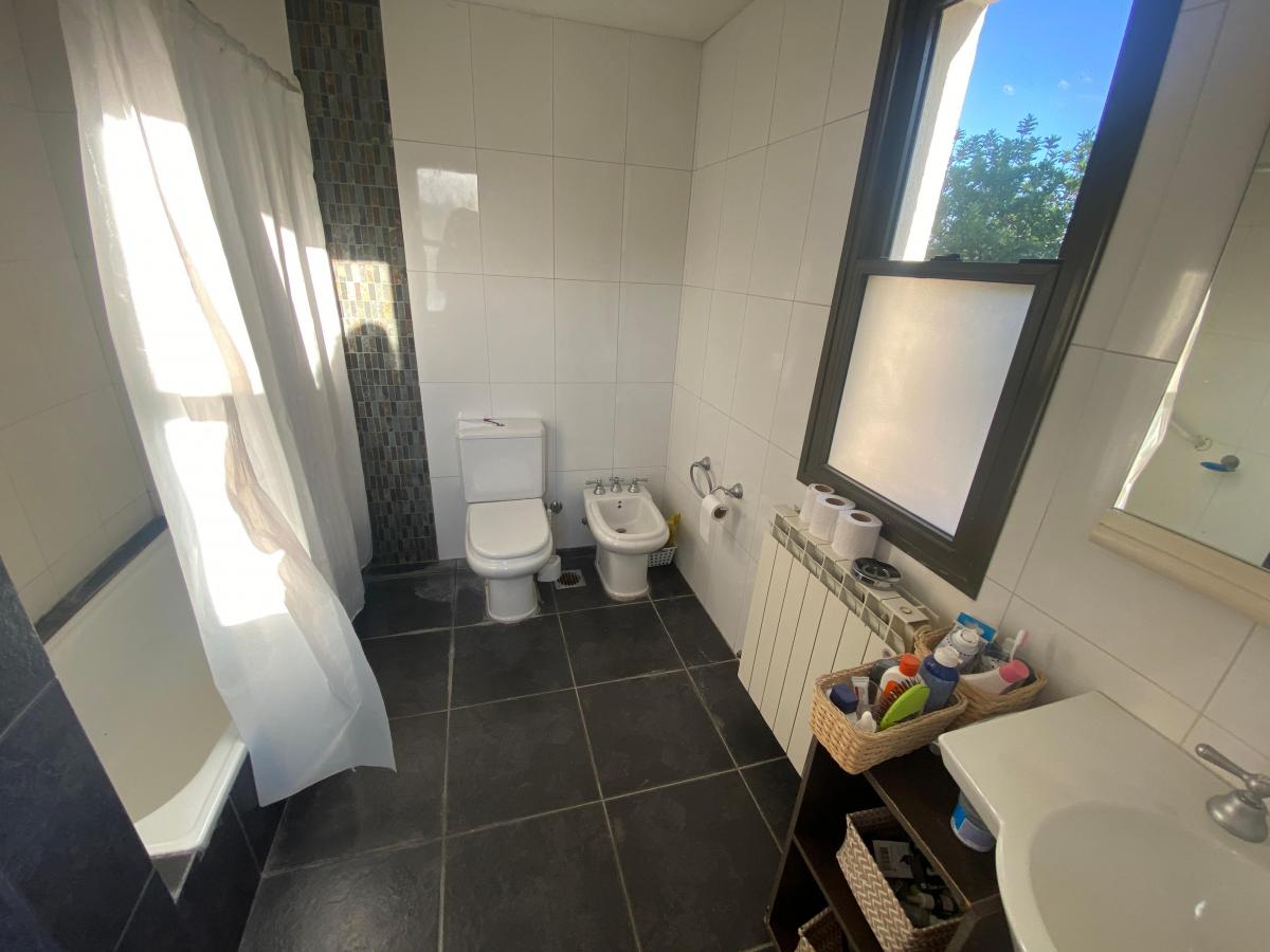 Casa en Planta Baja, en Venta. Barrio Pueyrredón. Corazón de Chacras de Coria. 2