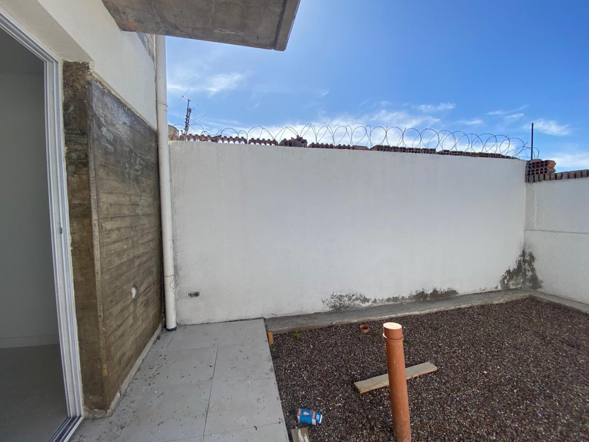 Triplex en Venta a Estrenar en Complejo Privado. 4 Dorm., 3 Baños, Patio. 1