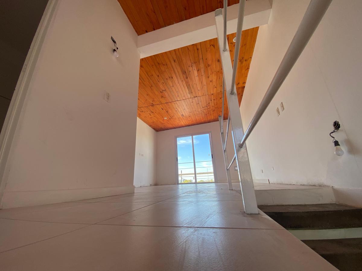 Triplex en Venta a Estrenar en Complejo Privado. 4 Dorm., 3 Baños, Patio. 4