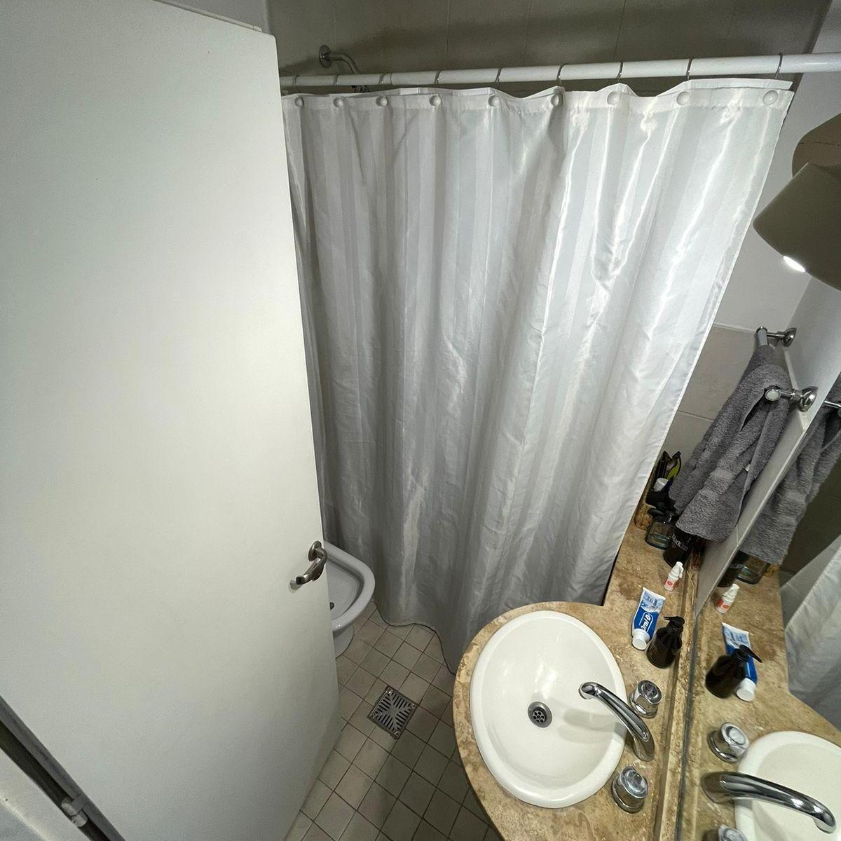 Departamento en Venta en La 5ta. 2 Dorm.. 2 Baños. Cochera. 2
