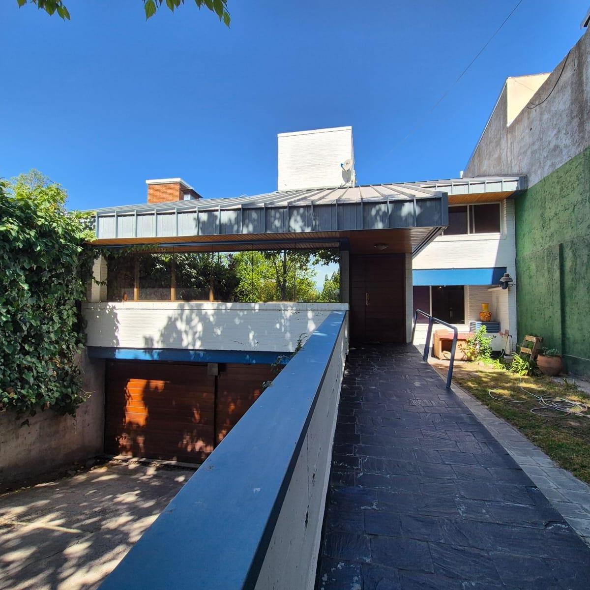 Casa de 4 Dorm. a m de La Barraca Mall! 5