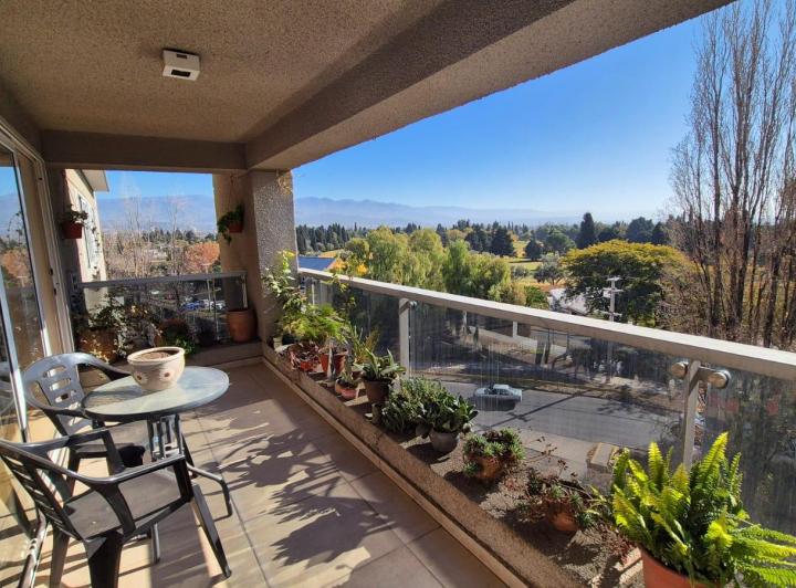 Se vende Espectacular departamento en Edificio Tirreno Golf ! 2