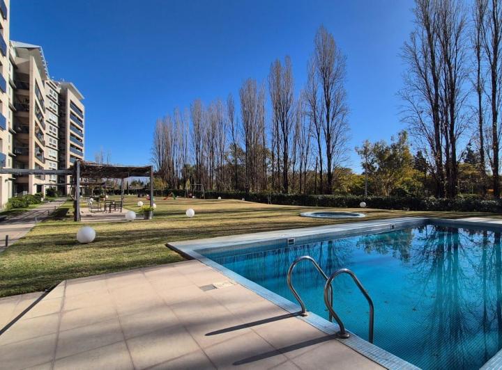 Se vende Espectacular departamento en Edificio Tirreno Golf ! 3