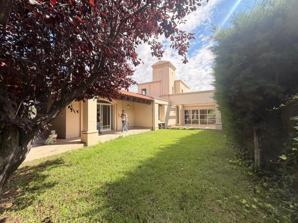 Lindísima casa en B. Privado Candelas II 2