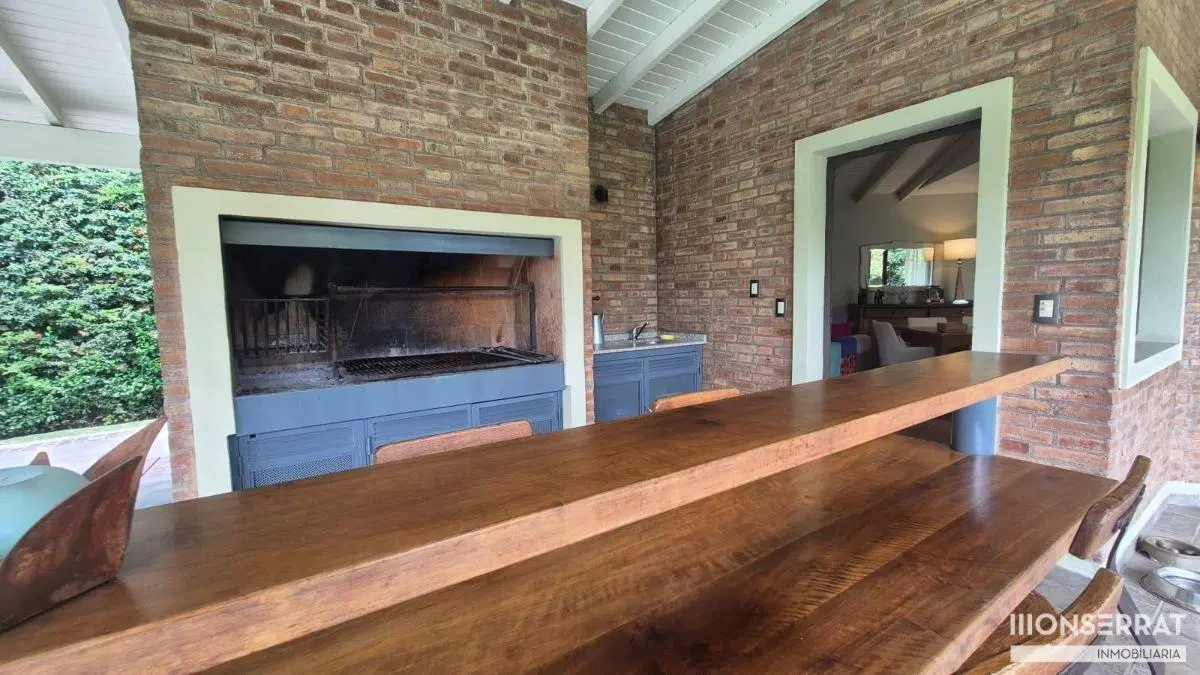 Casa en venta c/ cochera en Chacras de Coria 8