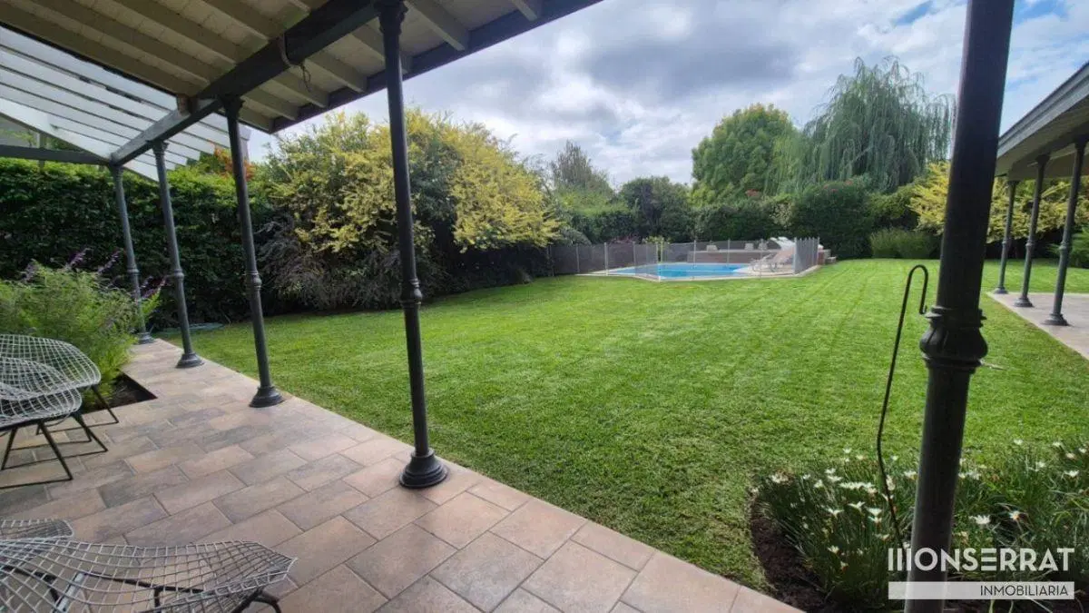 Casa en venta c/ cochera en Chacras de Coria 2