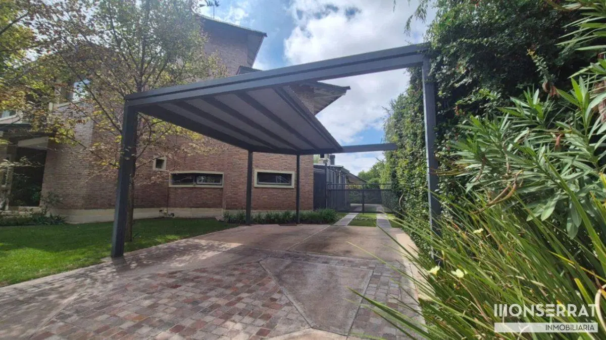 Casa en venta c/ cochera en Chacras de Coria 4
