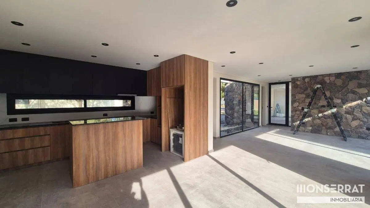Casa en venta c/ cochera en Mayor Drummond 2