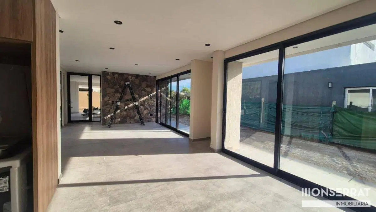 Casa en venta c/ cochera en Mayor Drummond 1