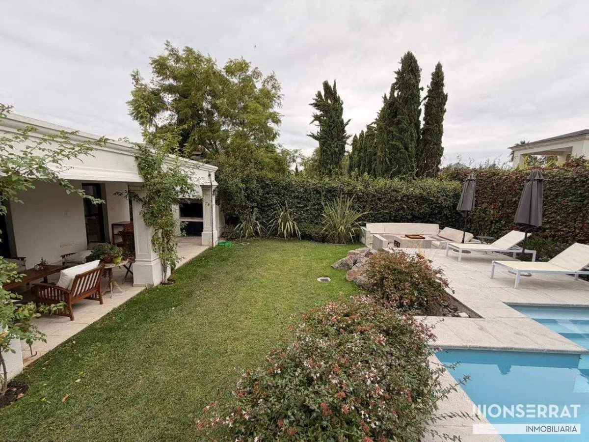Casa en venta c/ cochera en Godoy Cruz 4