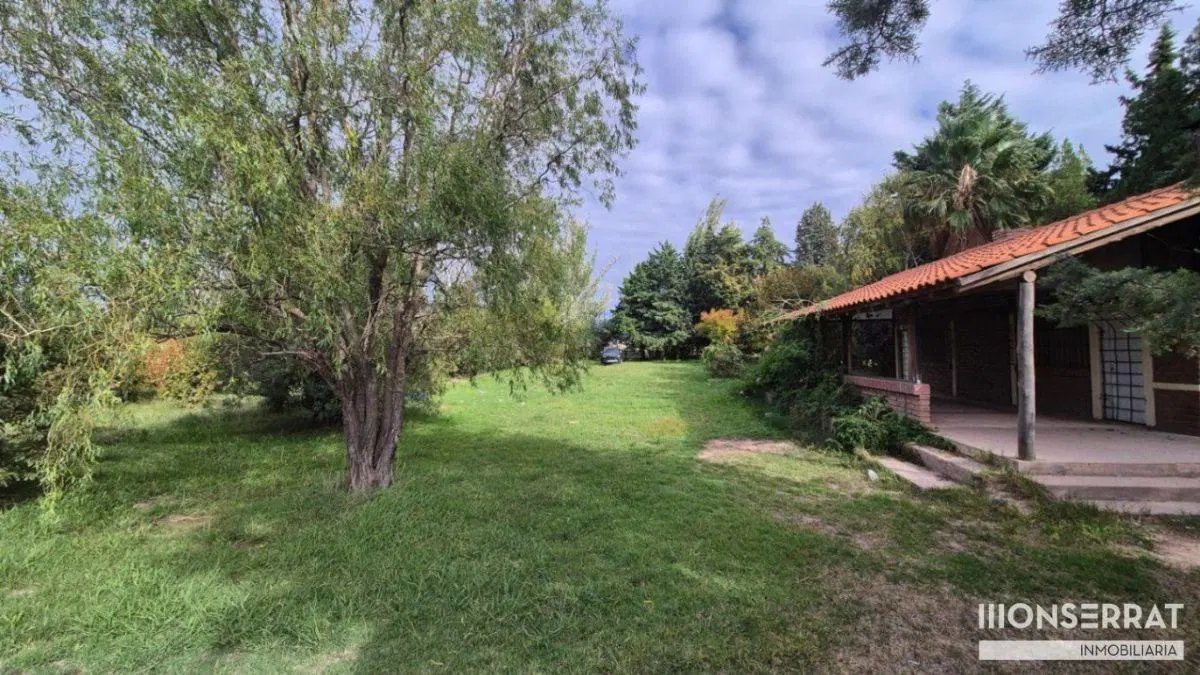Venta / Espectacular finca sobre calle Vieytes 5