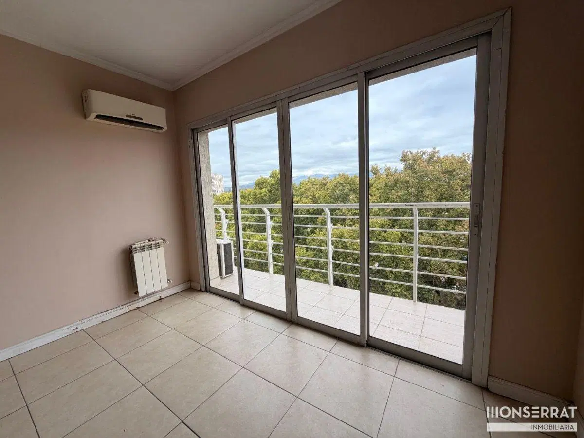 Departamento en venta c/ cochera en 1.ª Sección Parque Central 1