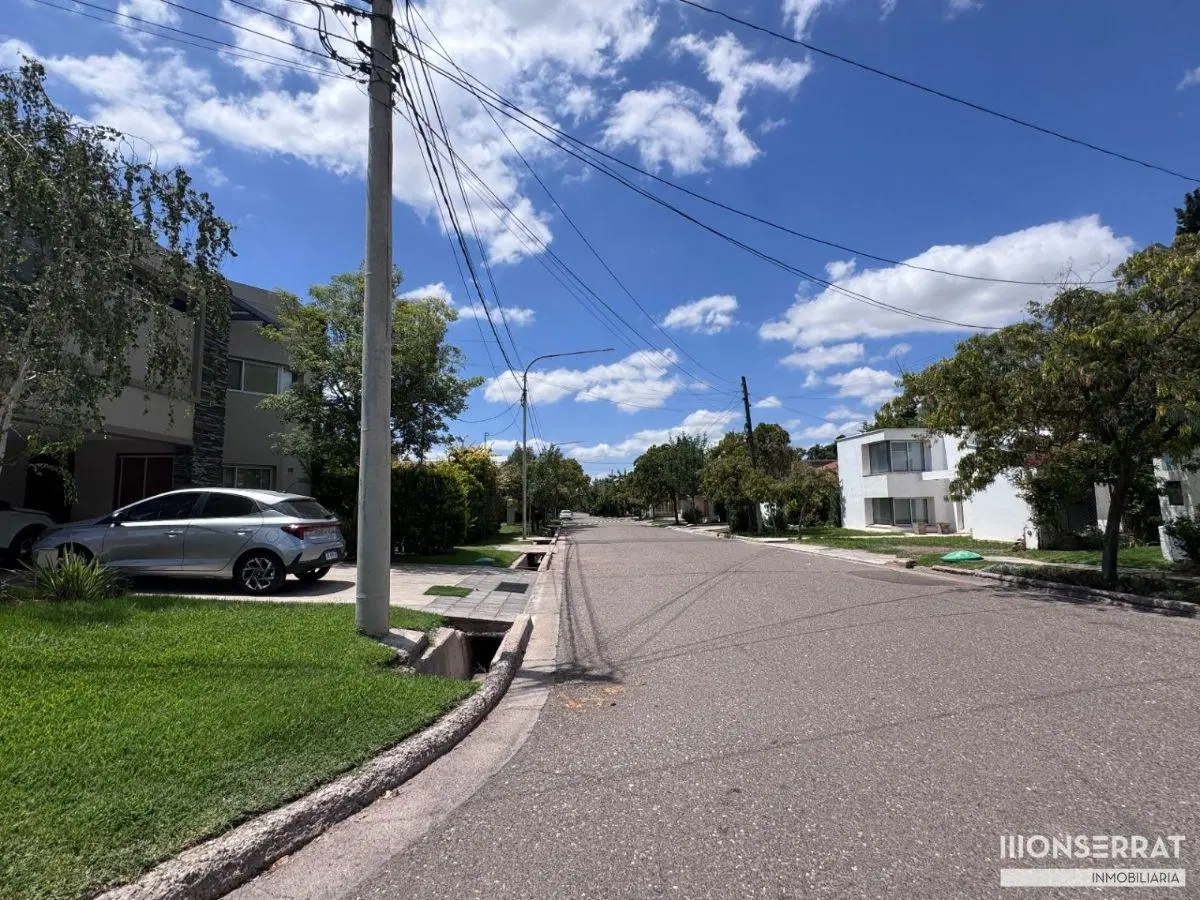 Terreno / Lote en venta de 471.39m2 ubicado en San Francisco del Monte 5