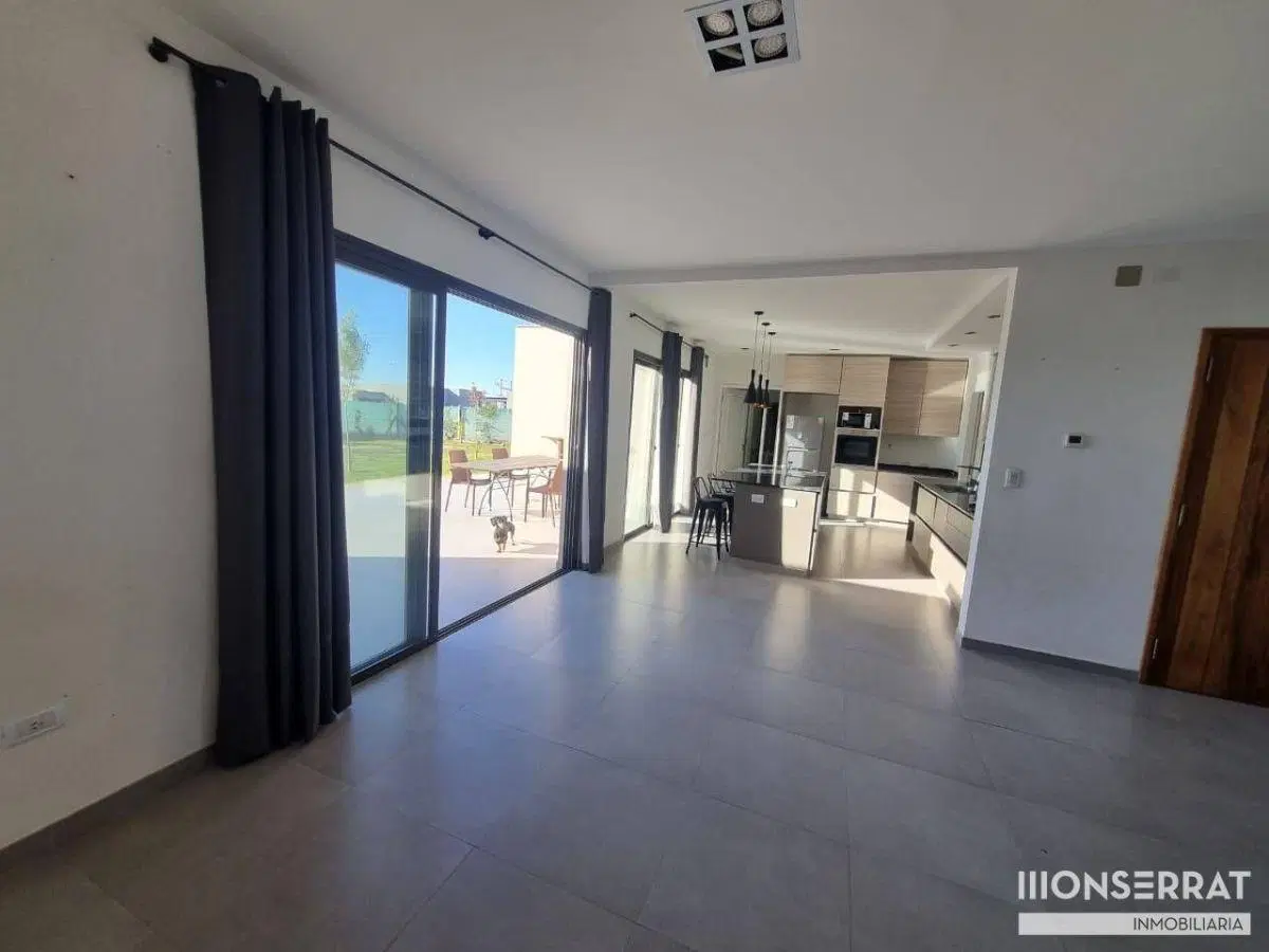 Casa de categoria en venta Barrio Las Retamas. Gran Potencial! 4