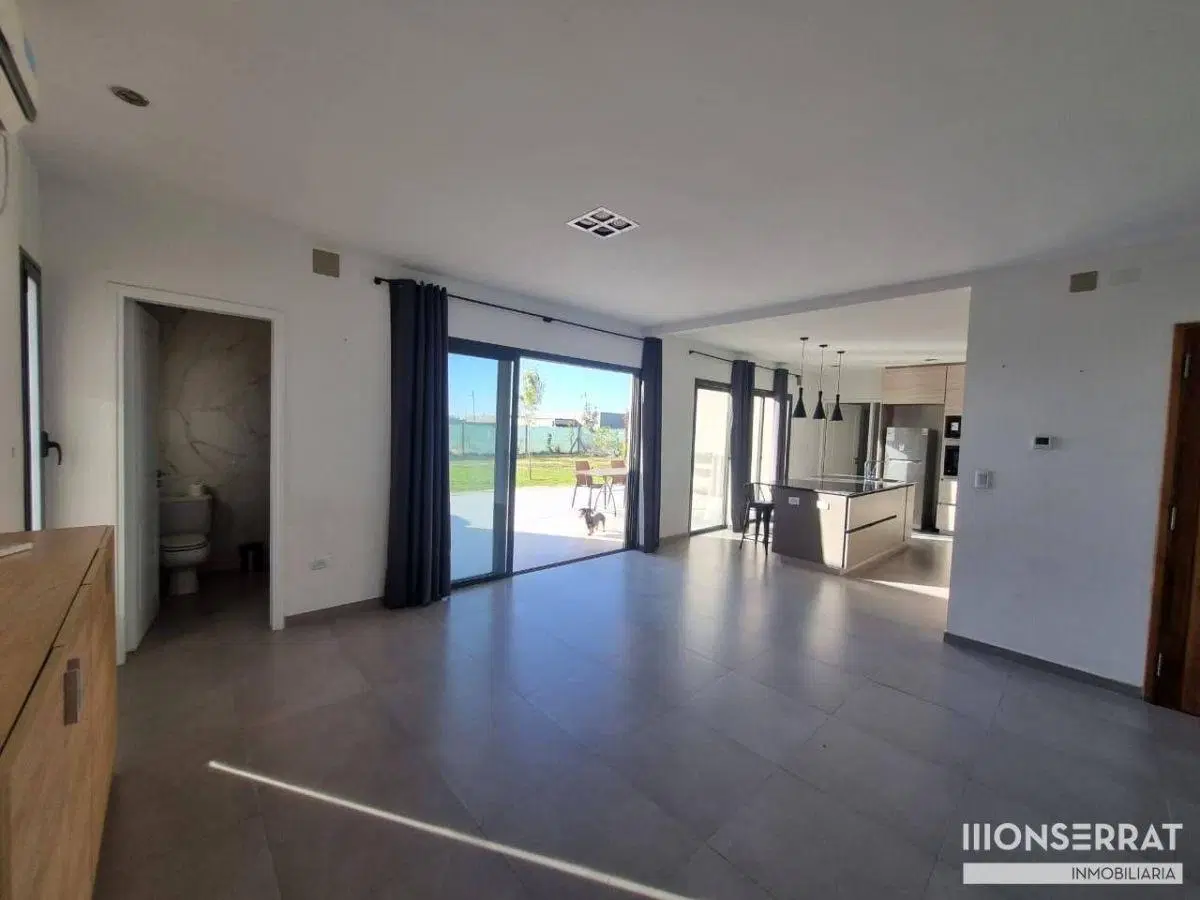 Casa de categoria en venta Barrio Las Retamas. Gran Potencial! 2