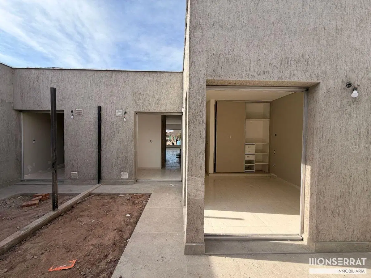 Casa en venta c/ cochera en Maipú 8