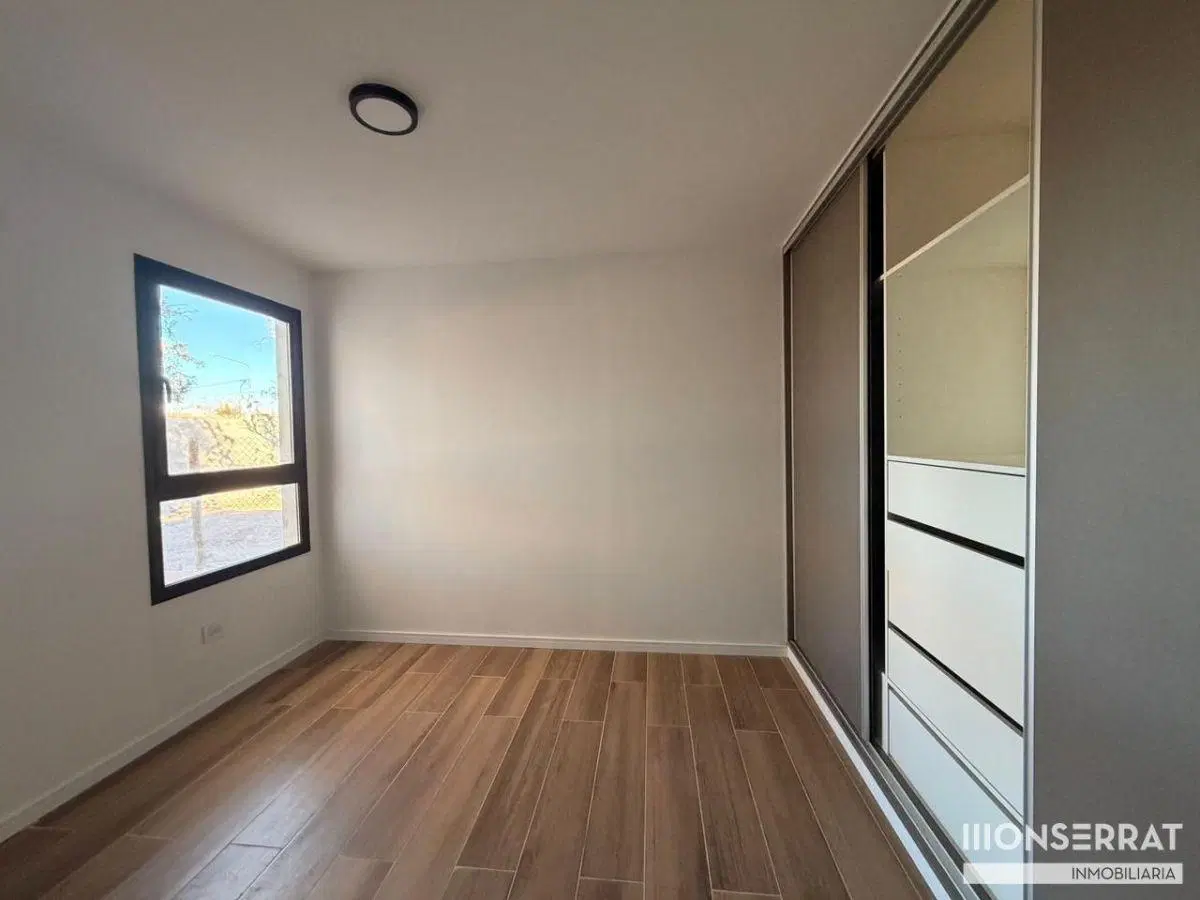 Casa en venta c/ cochera en Mayor Drummond 8