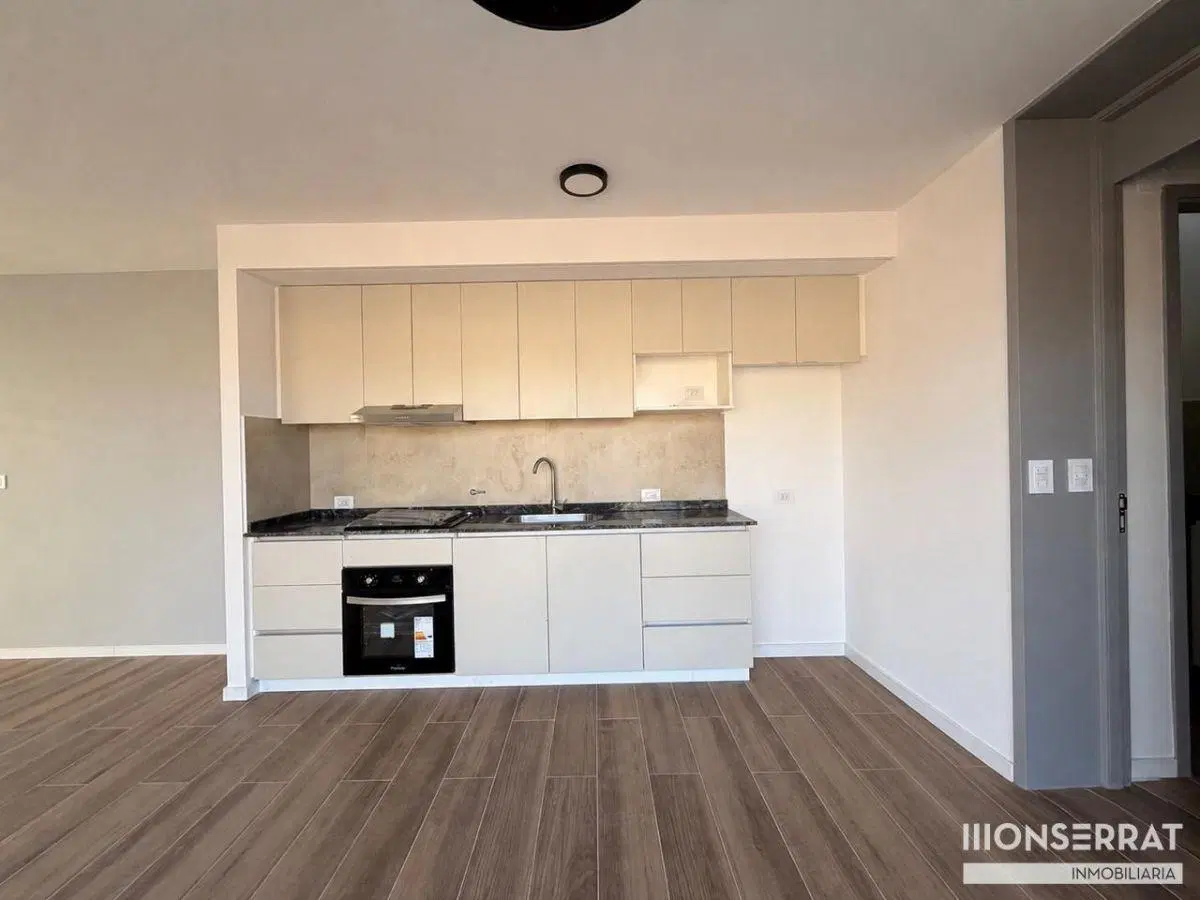 Casa en venta c/ cochera en Mayor Drummond 4