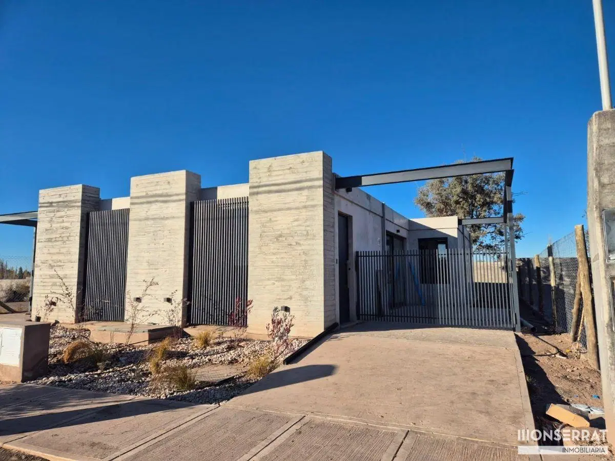 Casa en venta c/ cochera en Mayor Drummond 5