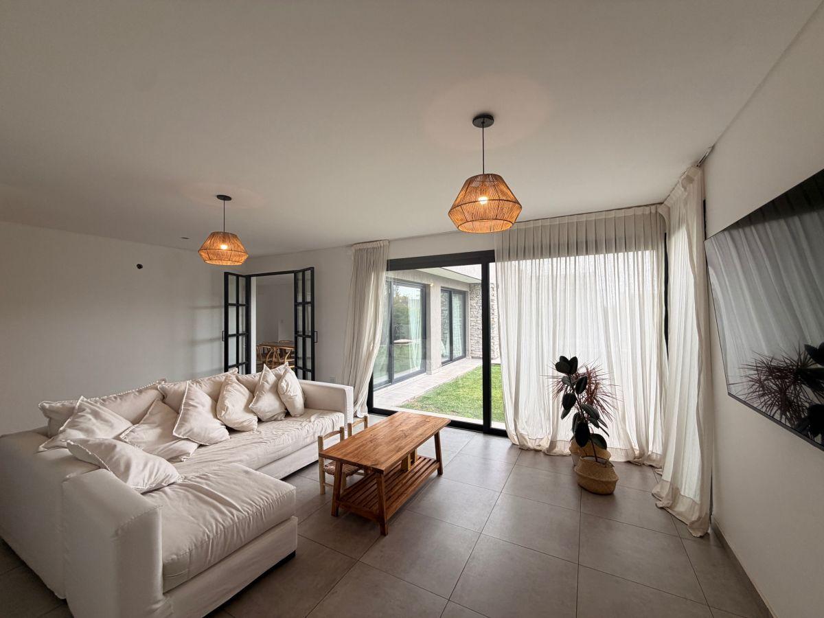 Foto de Casa en venta Lar de Boedo, 1ra etapa. 3 dormitorios. 4 baños. Quincho, imagen 1