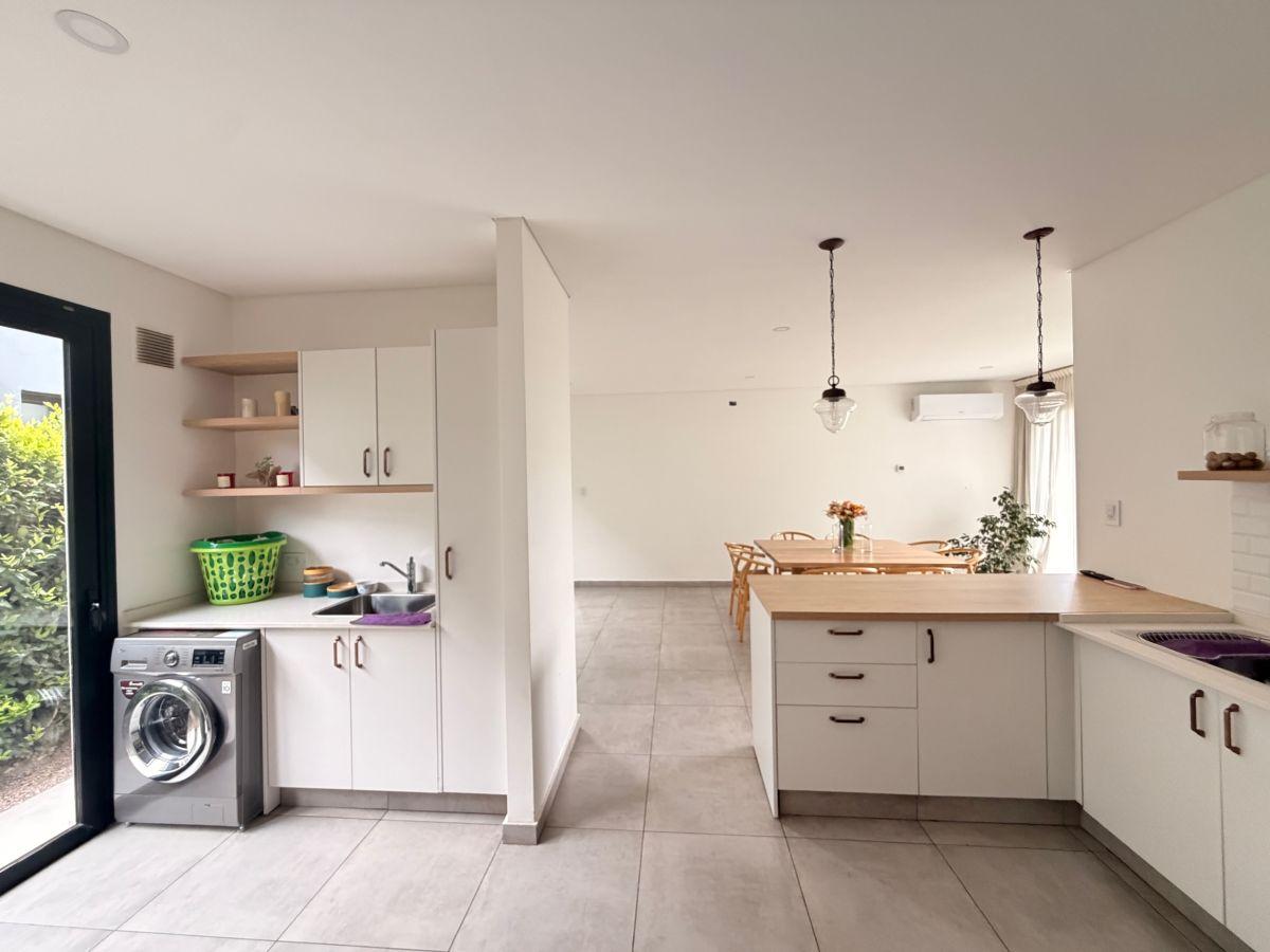 Foto de Casa en venta Lar de Boedo, 1ra etapa. 3 dormitorios. 4 baños. Quincho, imagen 3