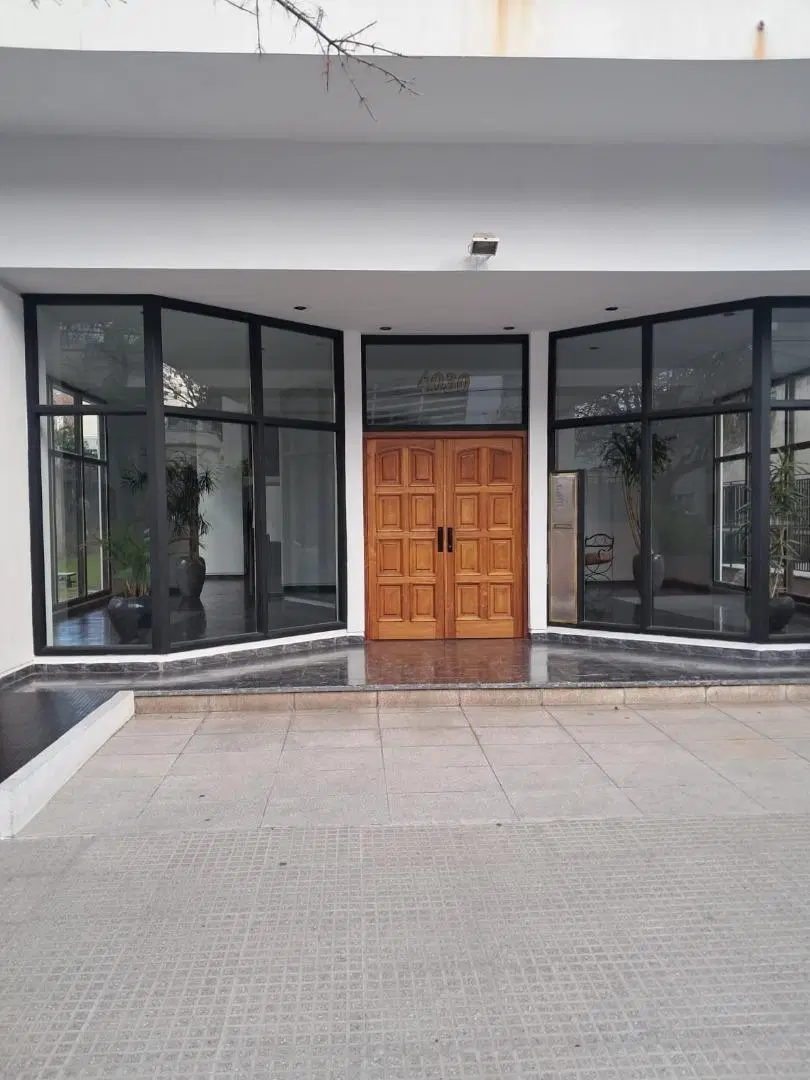 EXCELENTE 3 AMBIENTES CON COCHERA Y BAULERA 5
