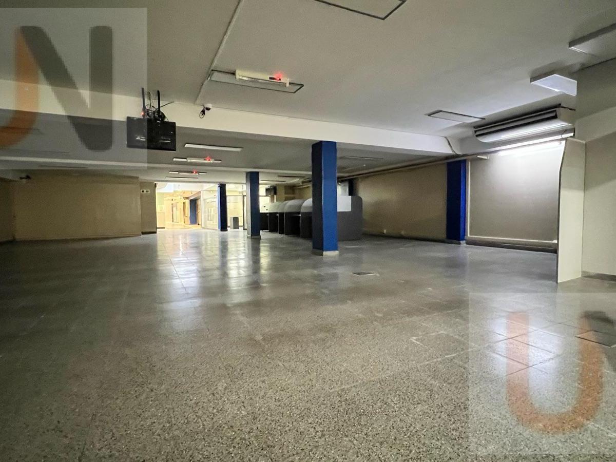 Importante Local en Pleno Centro 2