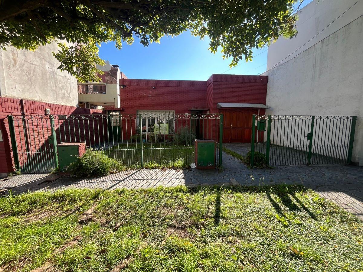 Foto de Venta! PH al frente tipo casa 523 e/ 10 y 11, imagen 2