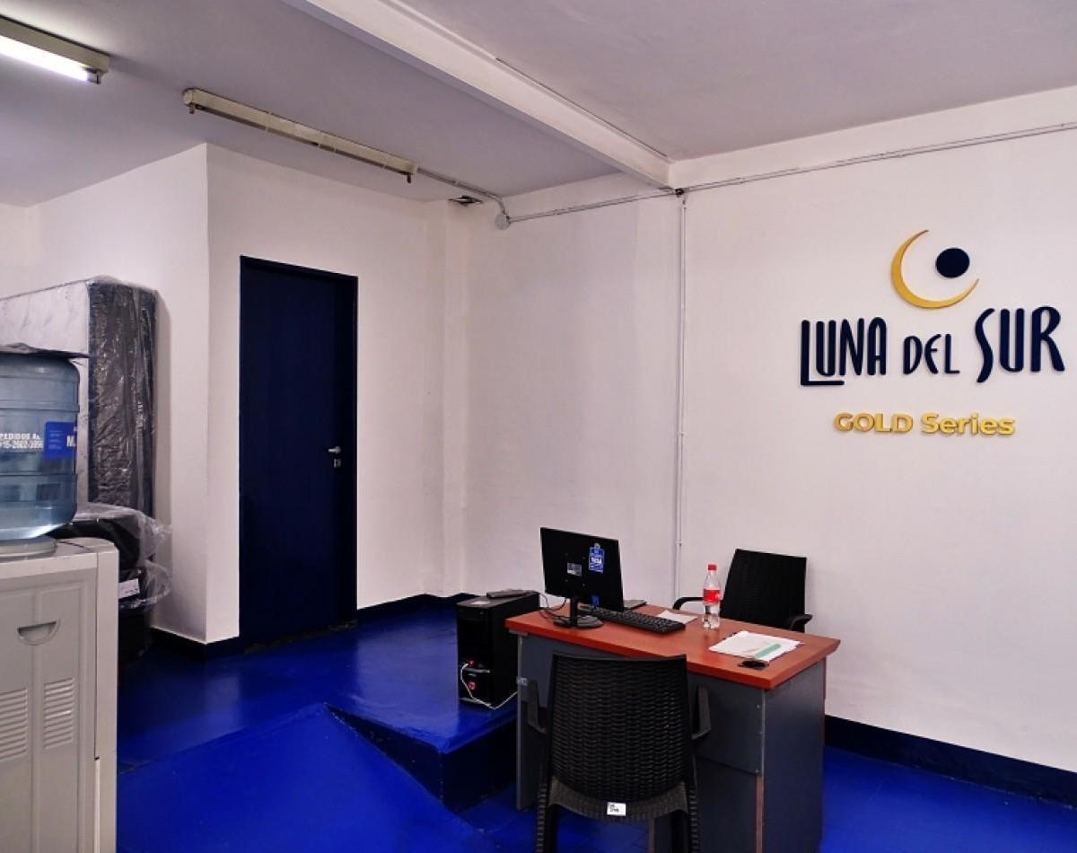 Venta de Casa con Local 7 Ambientes, Patio y Terraza 2