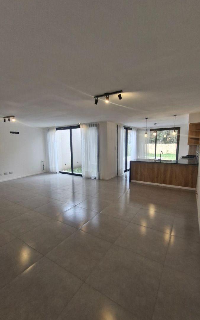 Foto de DUEÑO VENDE- Casa 3 dormitorios a estrenar - Barrio Los Troncos., imagen 5