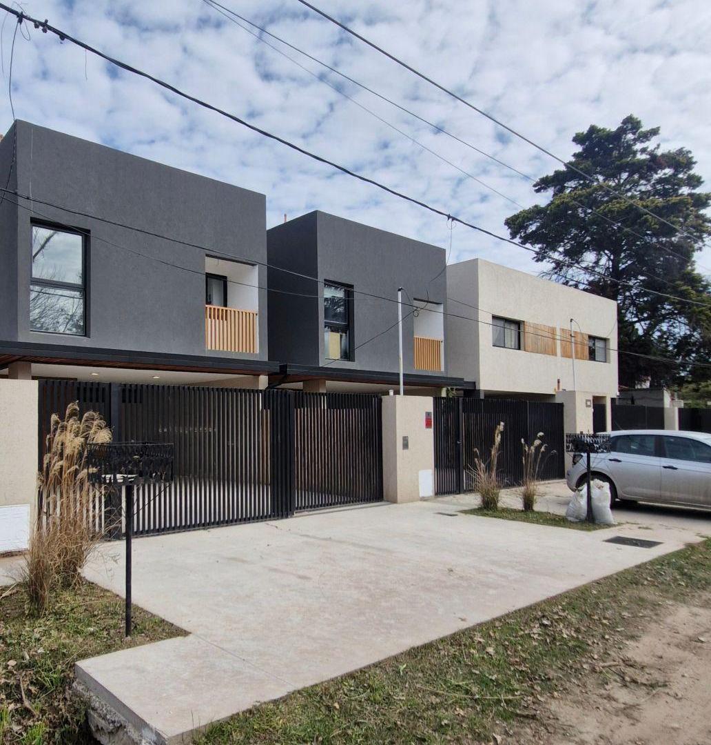 Foto de DUEÑO VENDE- Casa 3 dormitorios a estrenar - Barrio Los Troncos., imagen 1