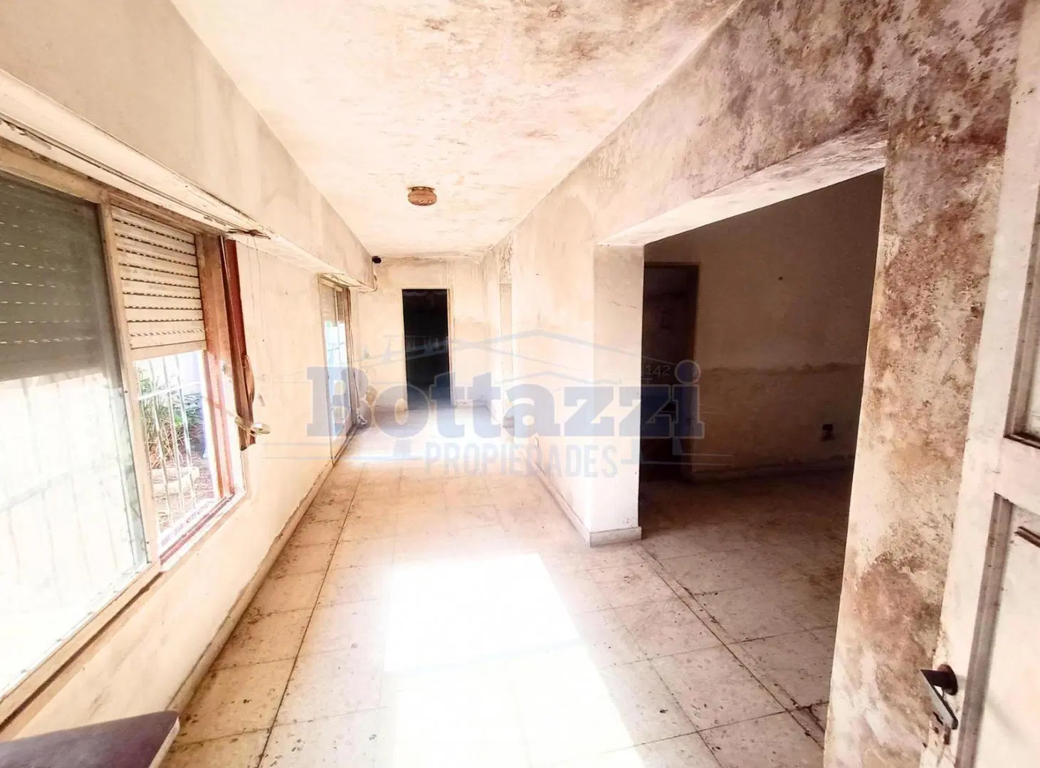 Casa en Temperley a refaccionar. A 300 metros de H. Yrigoyen 5